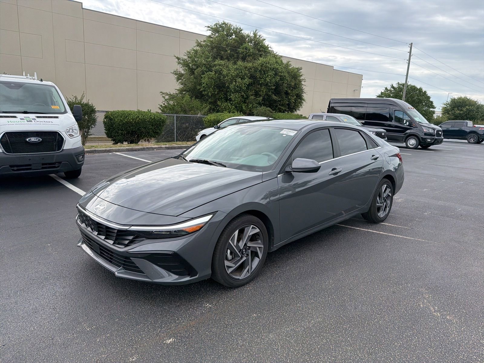 Used 2025 Hyundai Elantra SEL FWD image 17