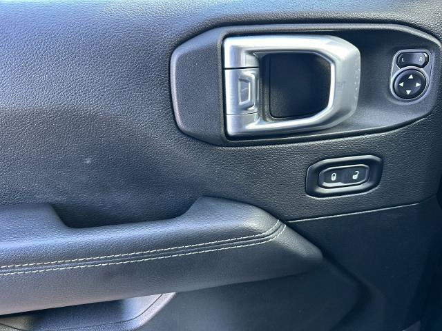 Used 2021 Jeep Gladiator Overland AWD/4WD image 10