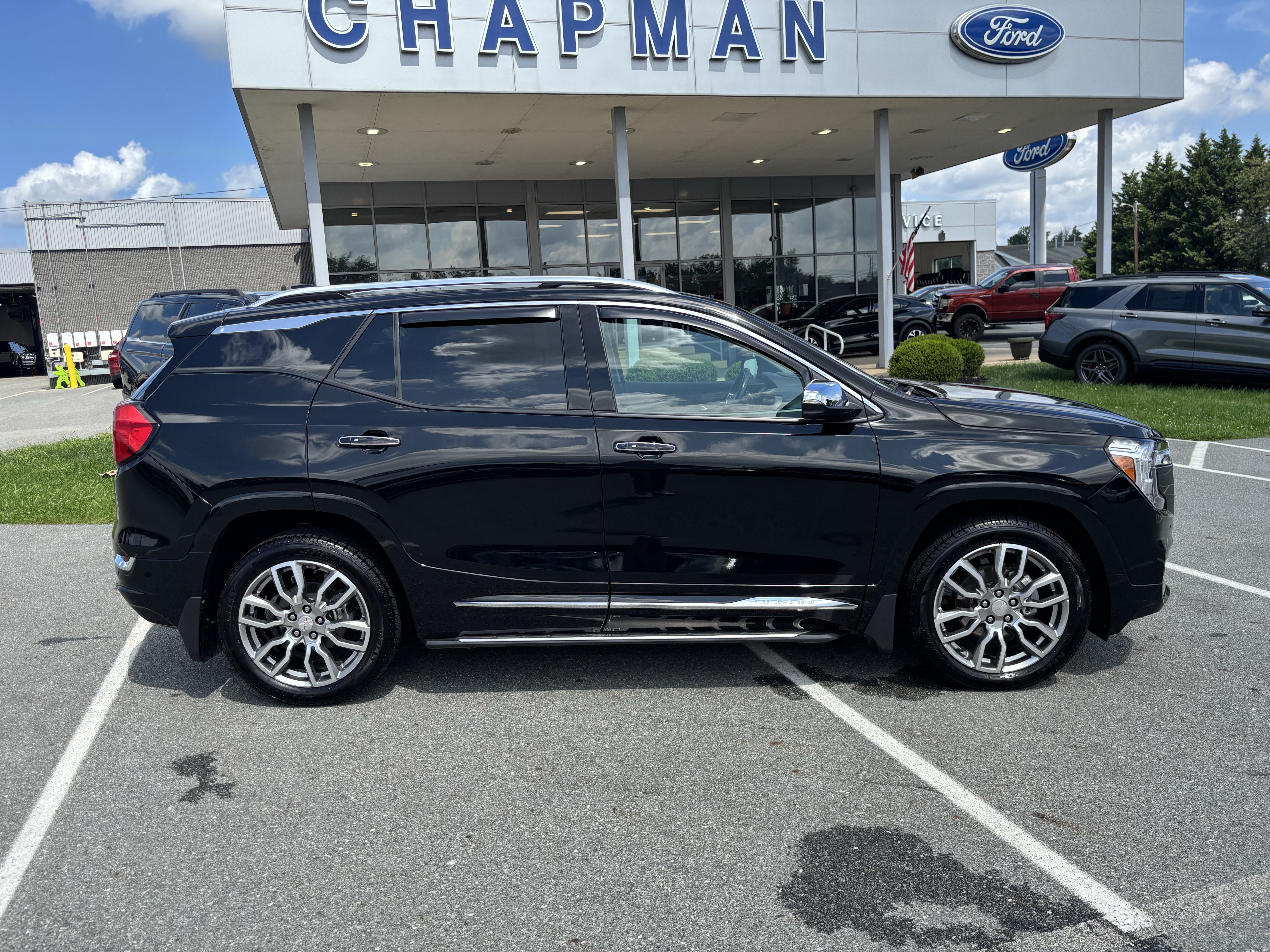 Used 2022 GMC Terrain Denali w/ LPO, 'HIT The Road' Package AWD/4WD image 8
