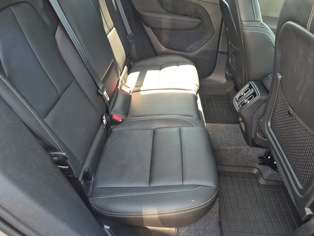 Used 2025 Volvo XC40 B5 Core AWD/4WD image 32