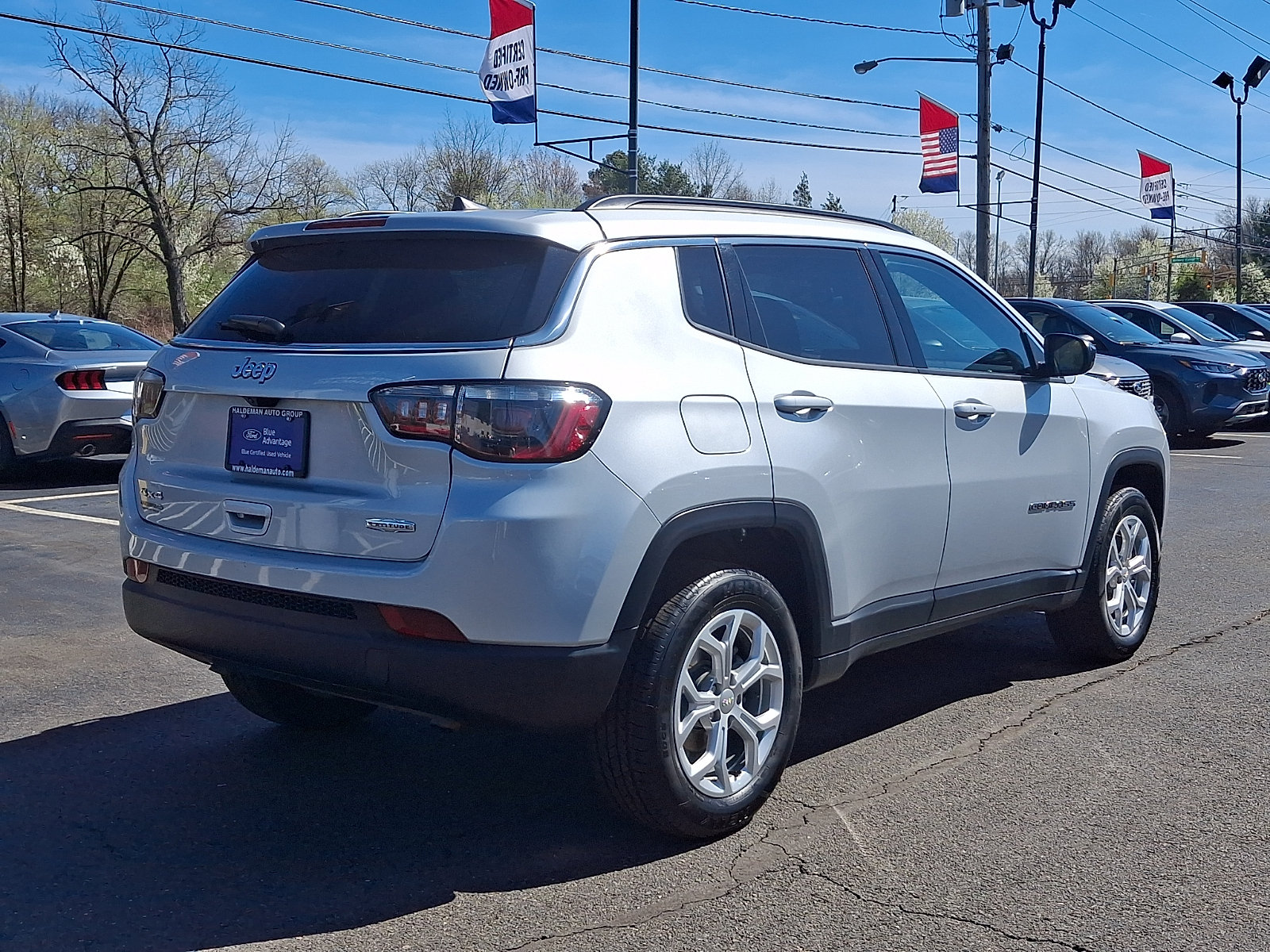 Used 2024 Jeep Compass Latitude AWD/4WD image 7