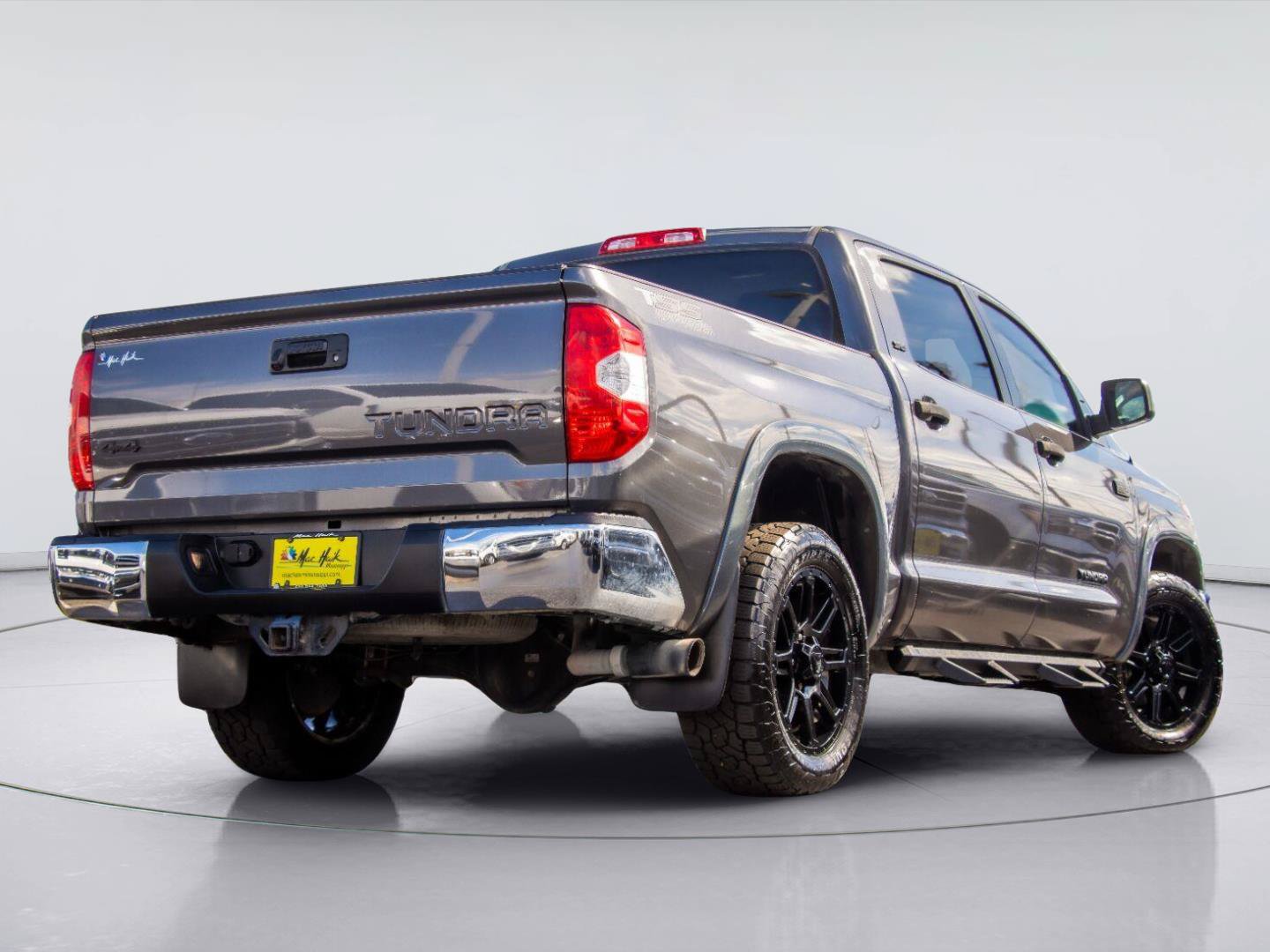 Used 2018 Toyota Tundra SR5 w/ SR5 Upgrade Package AWD/4WD image 4
