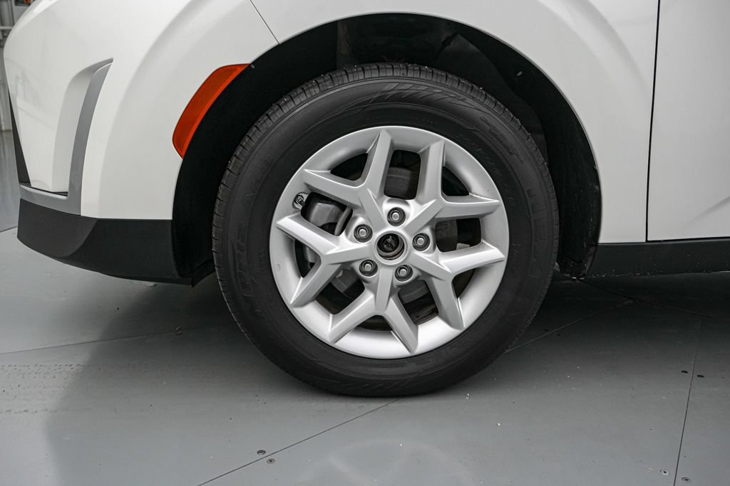 Used 2025 Kia Soul LX w/ LX Technology Package FWD image 10