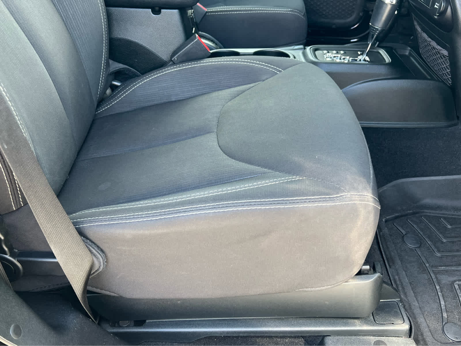 Used 2018 Jeep Wrangler Sahara w/ Connectivity Group AWD/4WD image 18