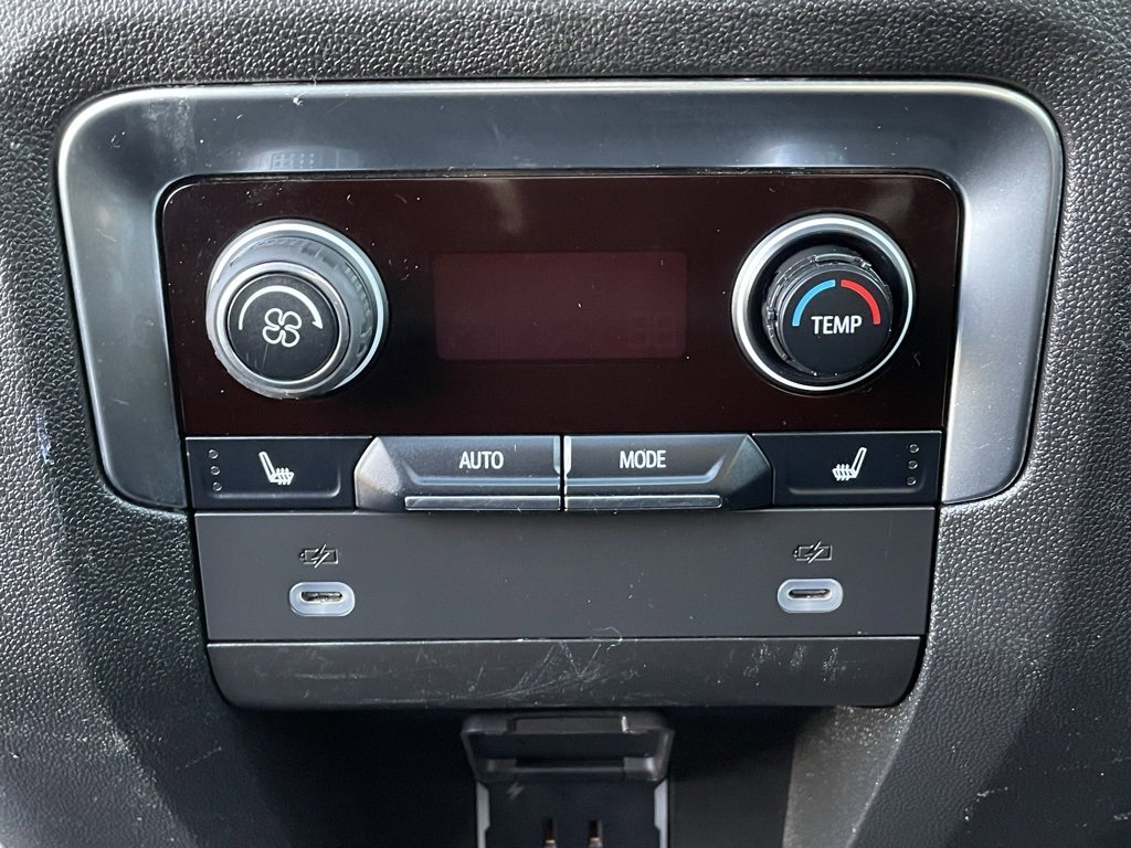 Used 2024 Chevrolet Suburban Z71 w/ Luxury Package image 28