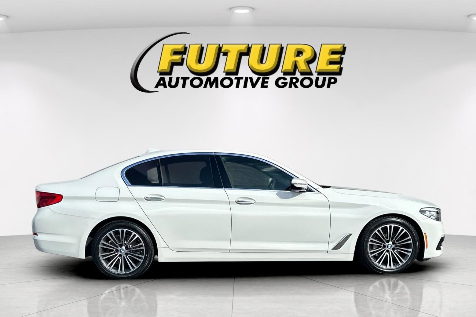 Used 2018 BMW 530i image 2