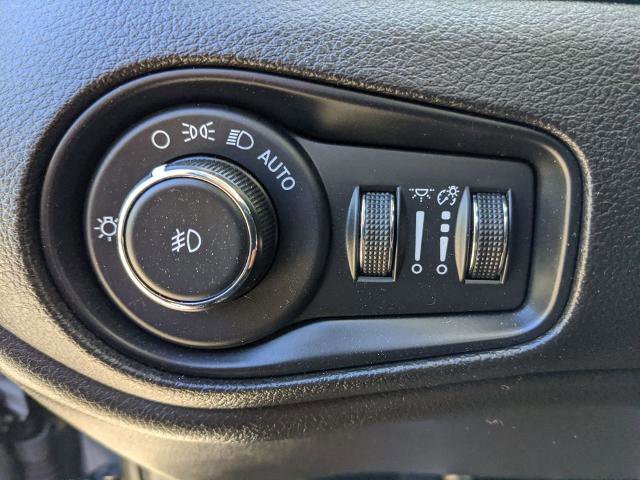 Used 2023 Jeep Renegade Latitude AWD/4WD image 16