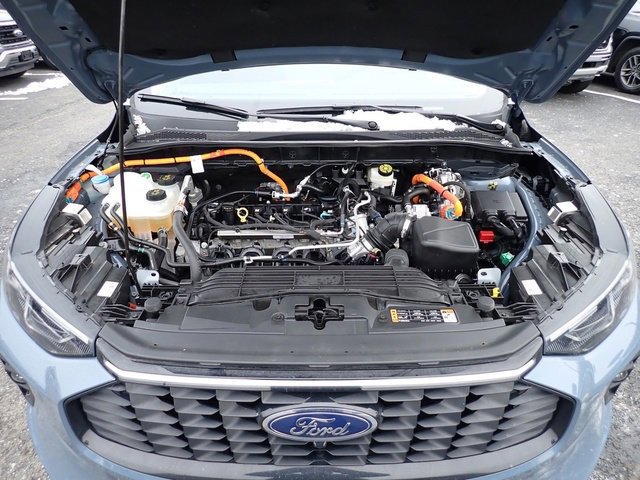 Certified 2025 Ford Escape Platinum w/ Premium Technology Package image 13