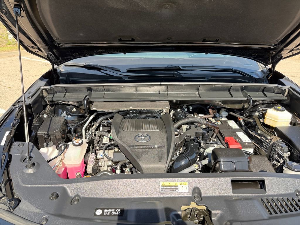 Used 2023 Toyota Highlander XLE AWD/4WD image 8