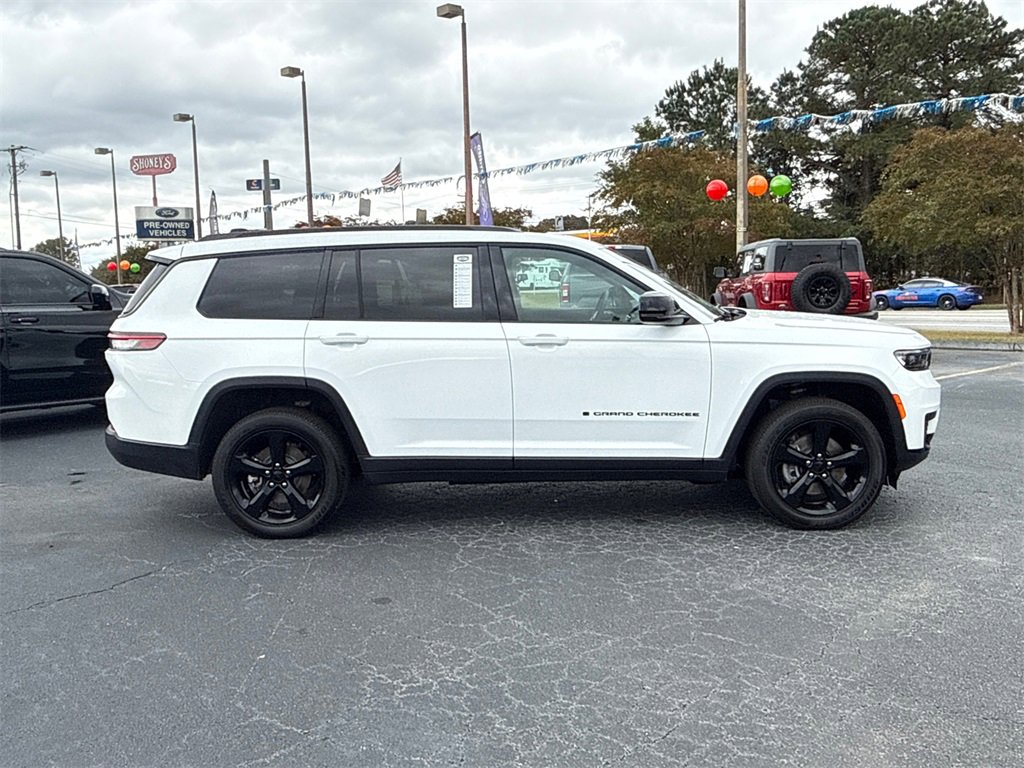 Used 2025 Jeep Grand Cherokee L Altitude image 2