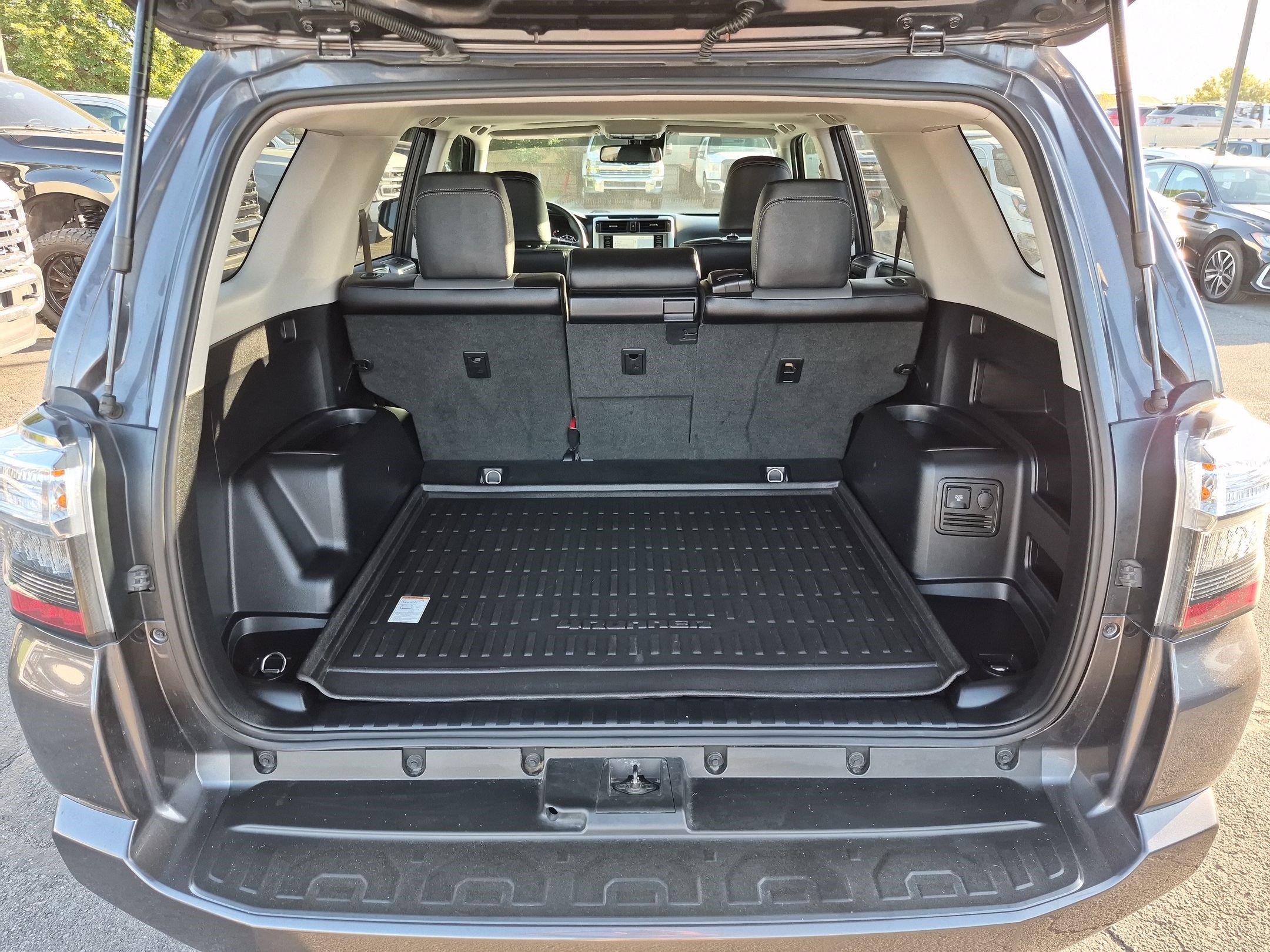 Used 2021 Toyota 4Runner SR5 Premium w/ Moonroof Package AWD/4WD image 33