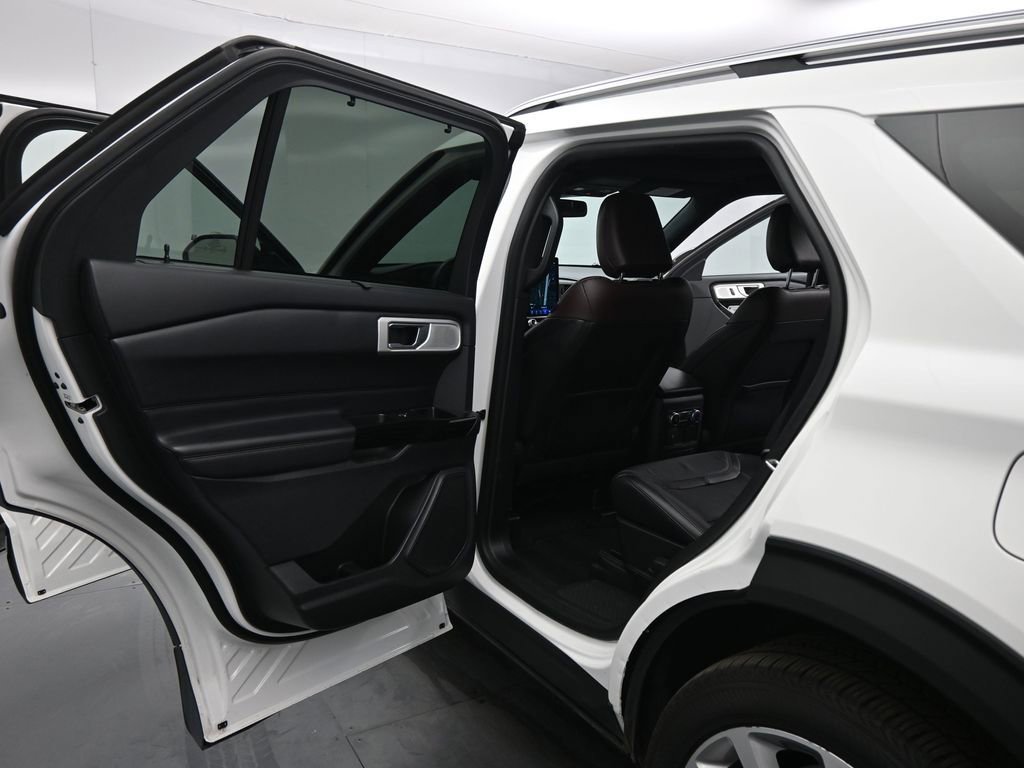 Certified 2022 Ford Explorer Platinum w/ Technology Package image 21