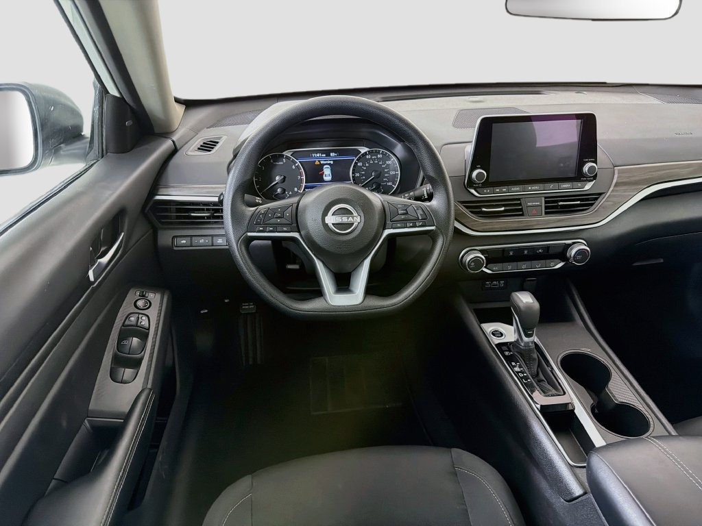 Used 2025 Nissan Altima 2.5 SV FWD image 23