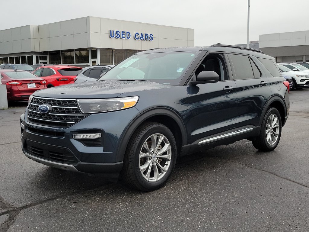 Certified 2022 Ford Explorer XLT w/ Equipment Group 202A AWD/4WD image 8