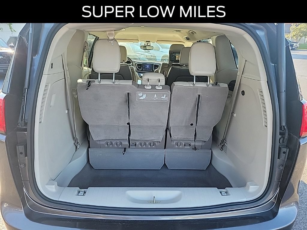 Used 2017 Chrysler Pacifica Touring-L Plus FWD image 6