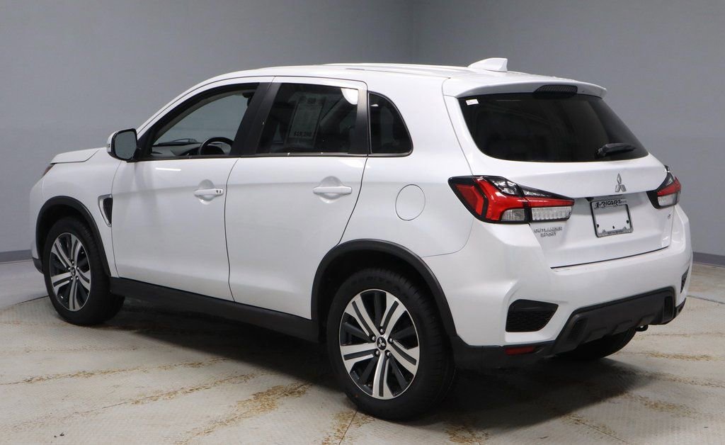 Used 2024 Mitsubishi Outlander Sport SE image 3