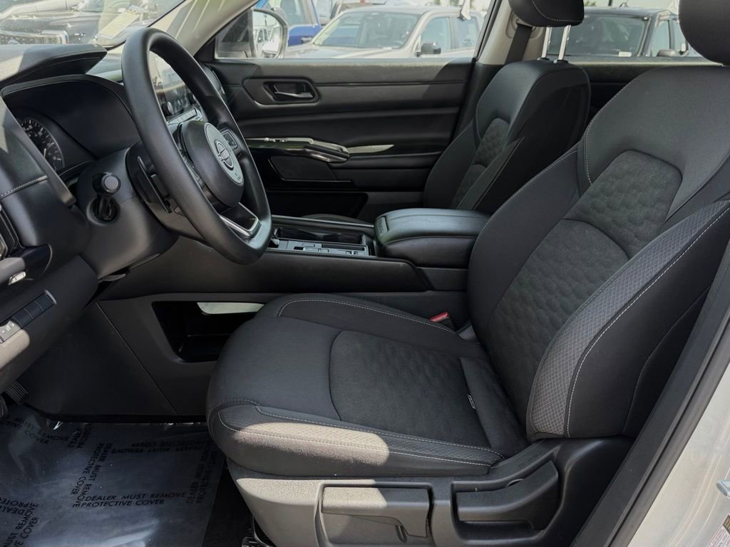 Used 2024 Nissan Pathfinder S FWD image 14