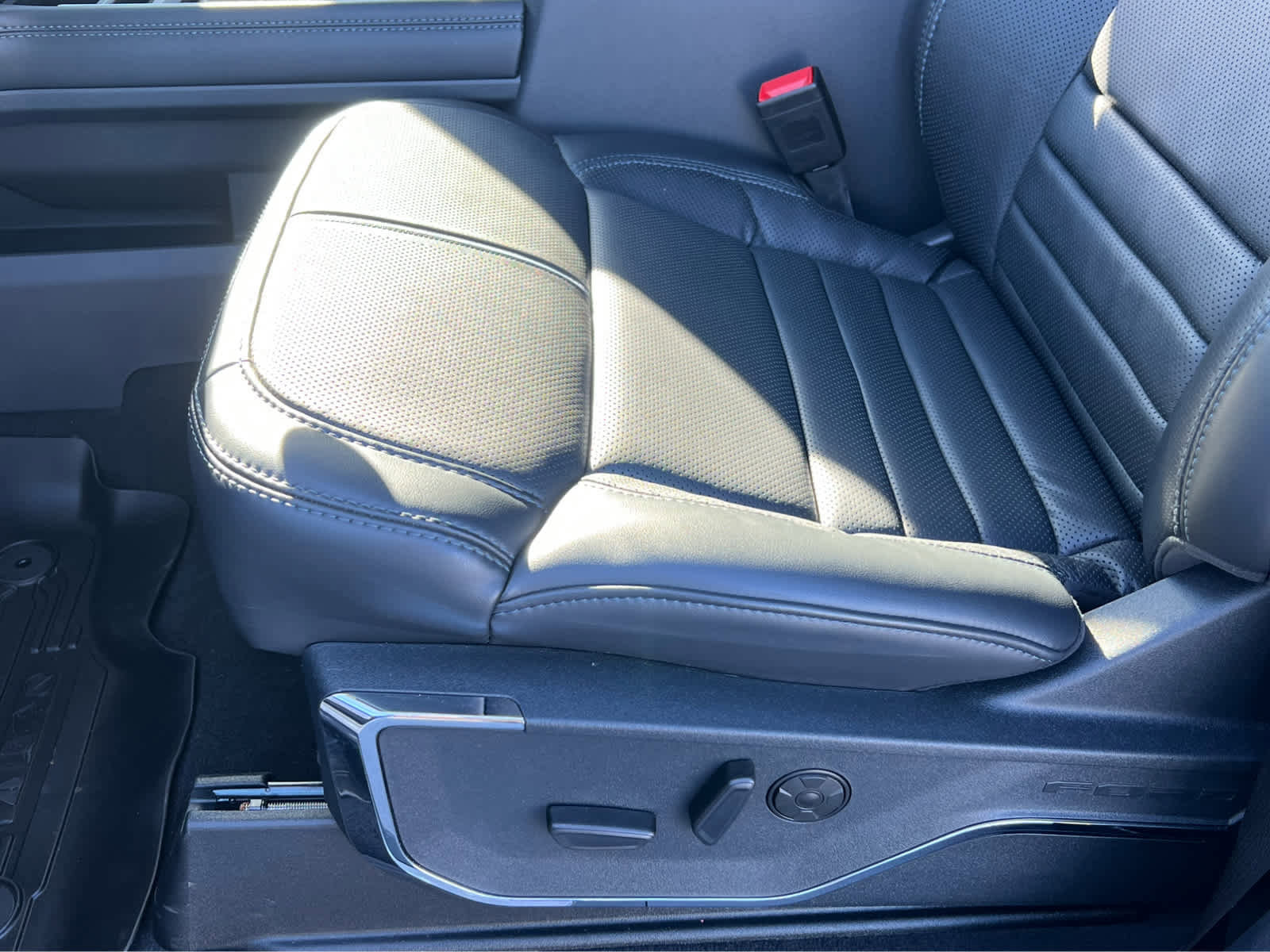 Certified 2026 Ford F350 Platinum image 31