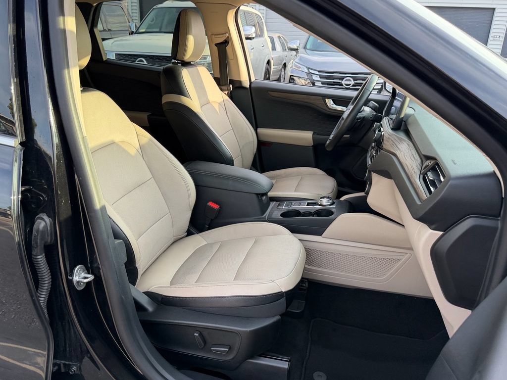 Certified 2020 Ford Escape Titanium AWD/4WD image 18