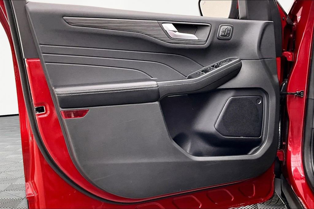 Certified 2023 Ford Escape Platinum image 23