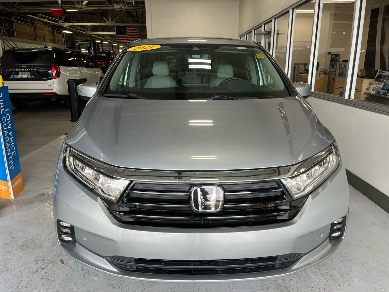 Used 2021 Honda Odyssey Touring image 2