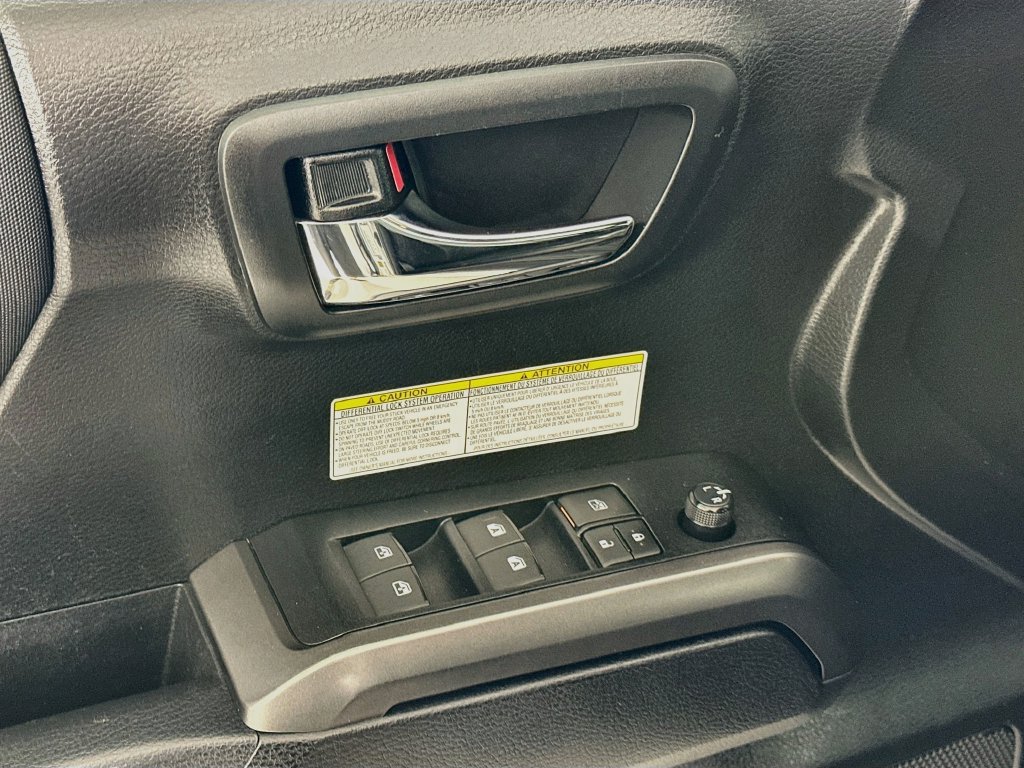 Used 2019 Toyota Tacoma TRD Off-Road AWD/4WD image 19