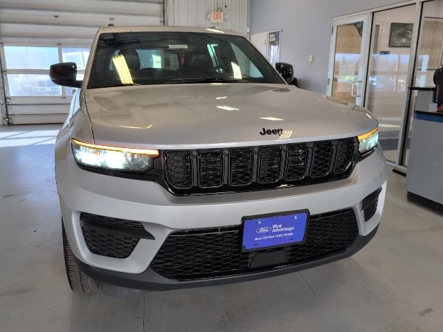 Used 2023 Jeep Grand Cherokee Altitude AWD/4WD image 36