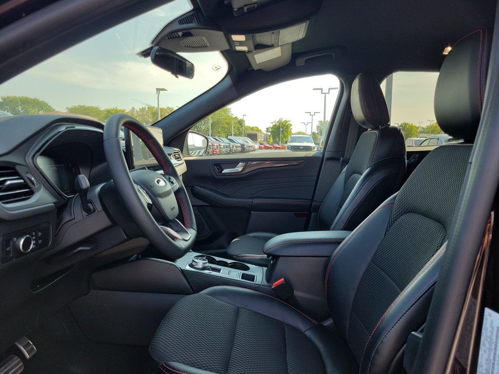 Certified 2023 Ford Escape ST-Line w/ Tech Pack #1 AWD/4WD image 18