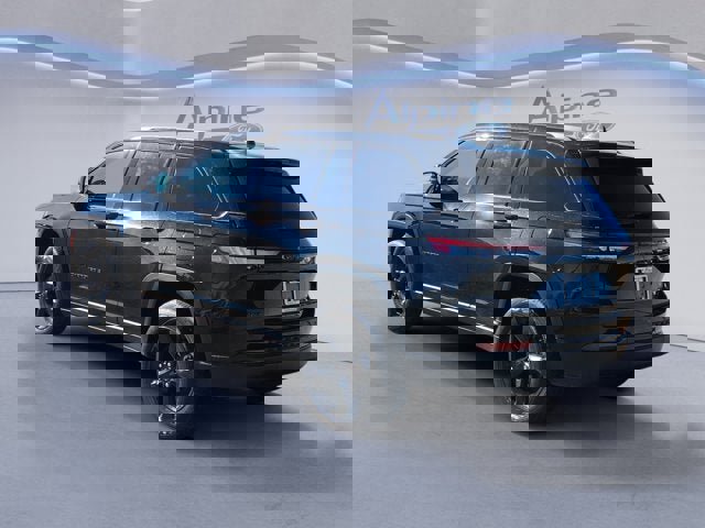 Used 2023 Jeep Grand Cherokee Altitude image 3
