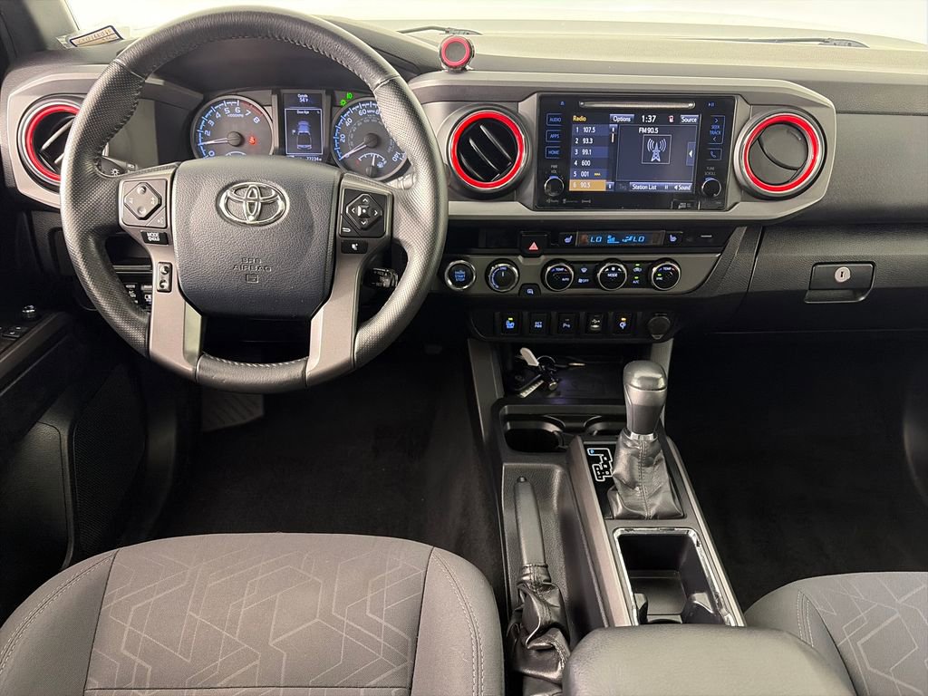 Used 2017 Toyota Tacoma TRD Off-Road w/ Premium & Technology Package AWD/4WD image 14
