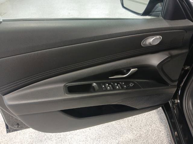 Used 2022 Hyundai Elantra SEL w/ Convenience Package image 12