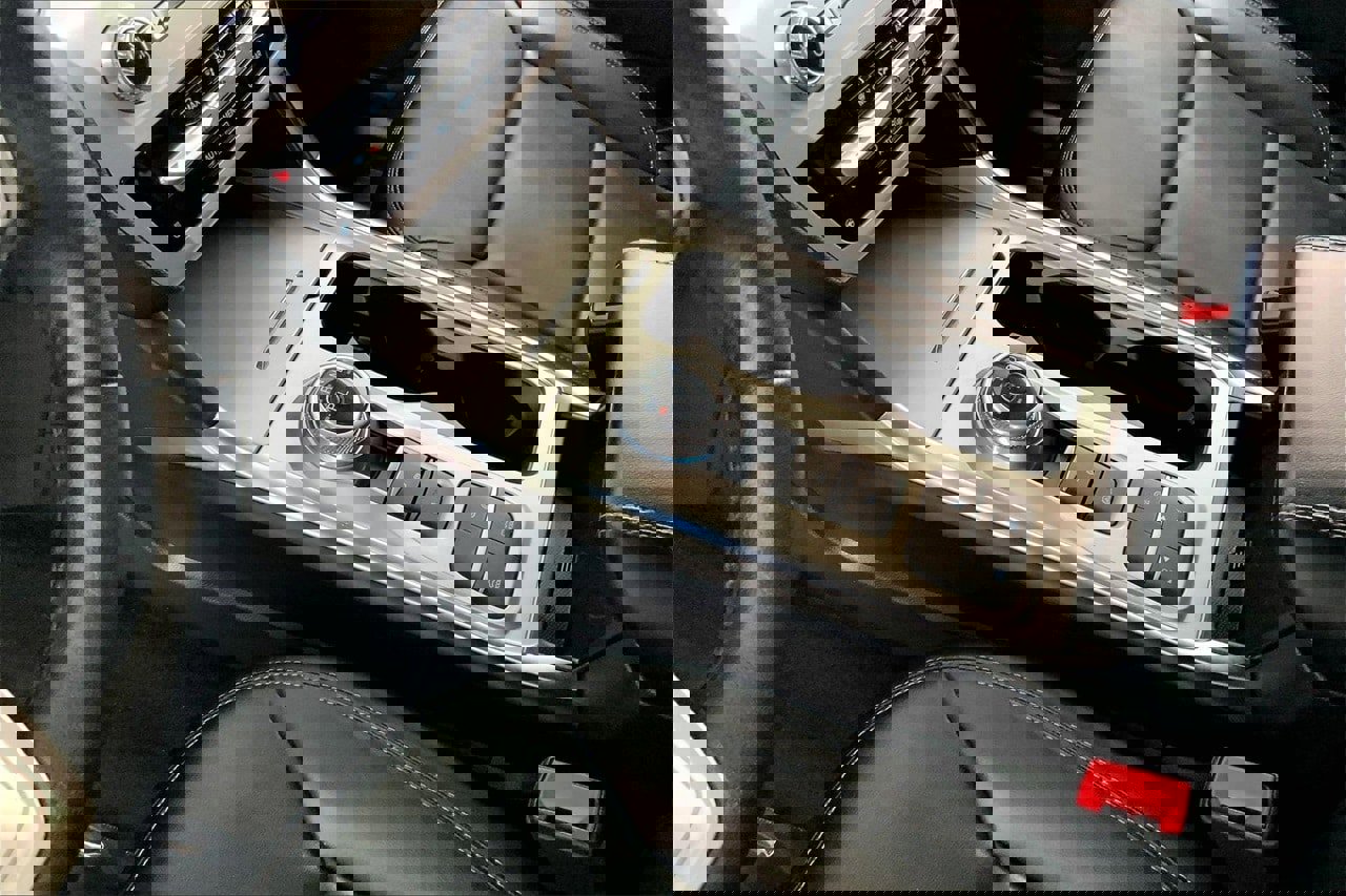 Certified 2022 Ford Explorer XLT w/ Equipment Group 202A image 17