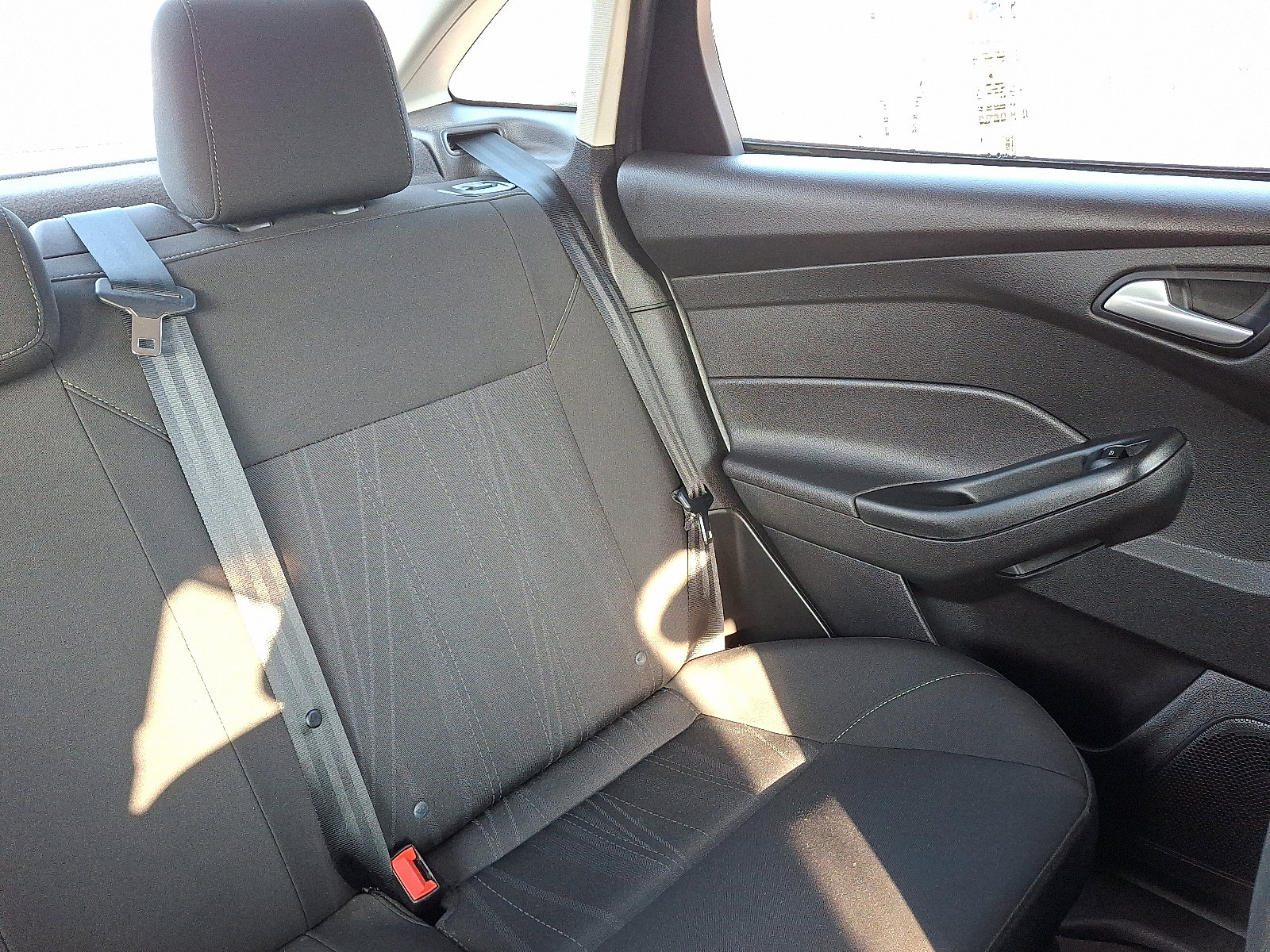 Certified 2018 Ford Focus SE w/ SE Appearance Package image 20