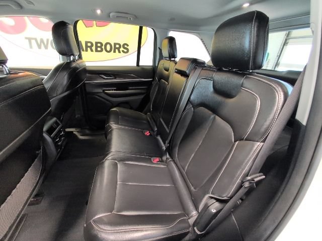 Used 2023 Jeep Grand Cherokee Limited AWD/4WD image 30