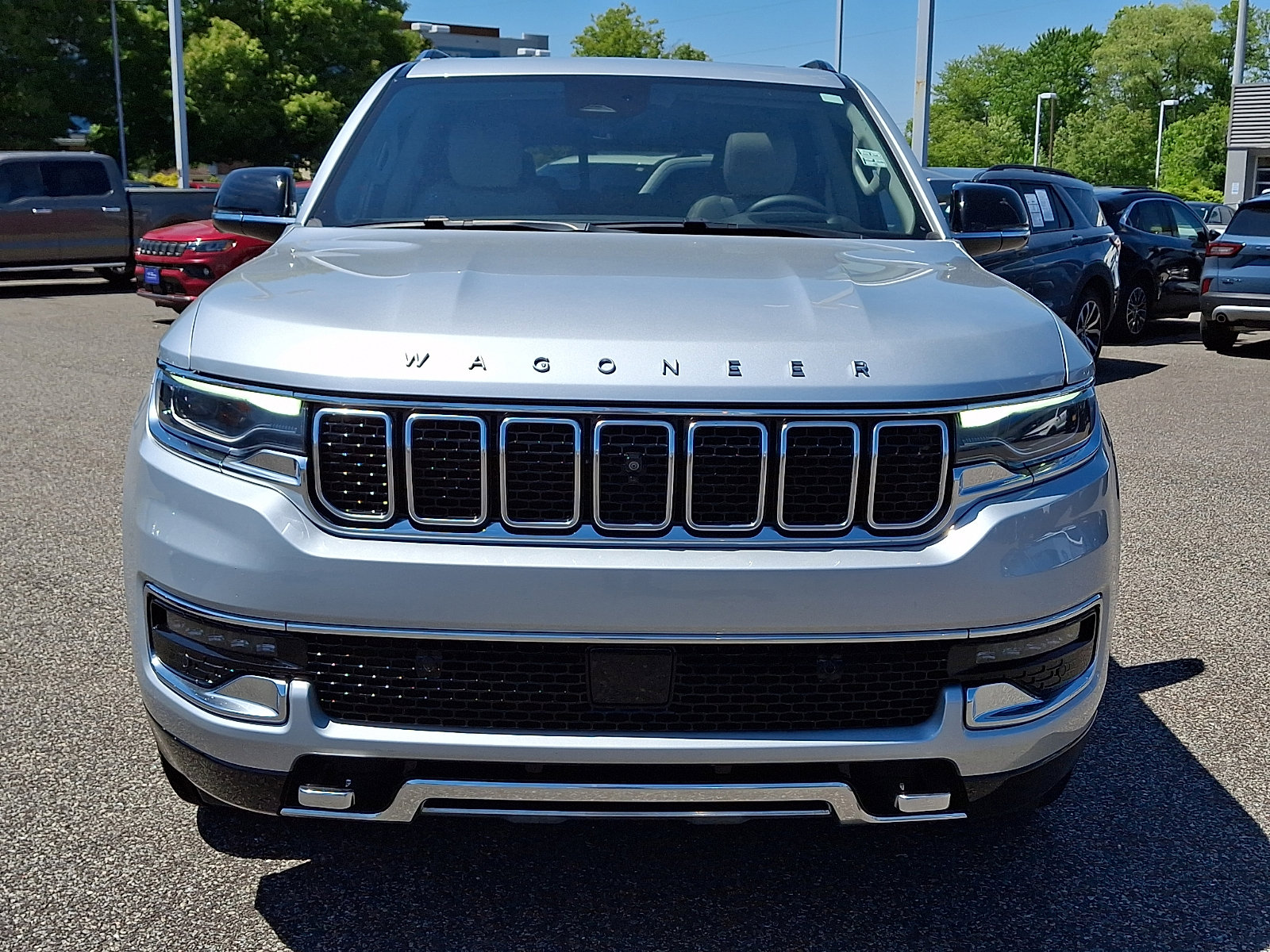 Used 2024 Jeep Wagoneer L Series III w/ Premium Group I AWD/4WD image 3