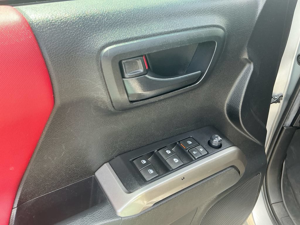 Used 2023 Toyota Tacoma SR5 AWD/4WD image 16