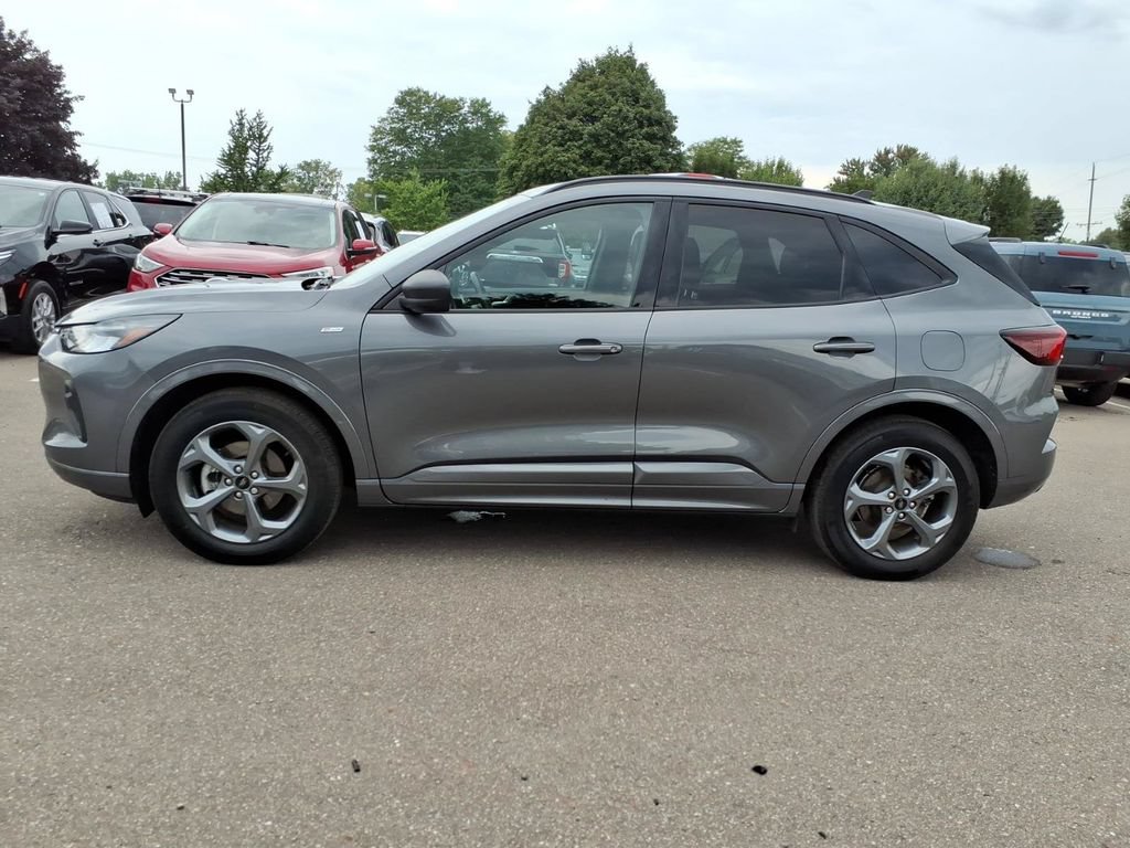 Certified 2023 Ford Escape ST-Line AWD/4WD image 2