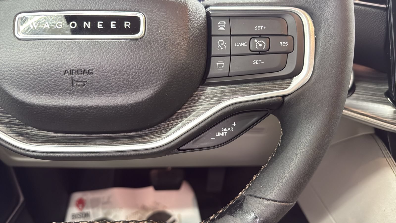 Used 2024 Jeep Wagoneer L Series II RWD image 15