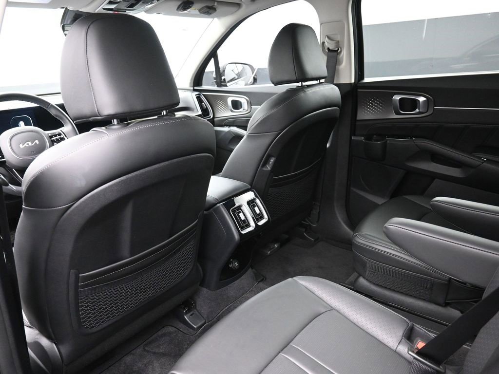 Used 2025 Kia Sorento SX image 23