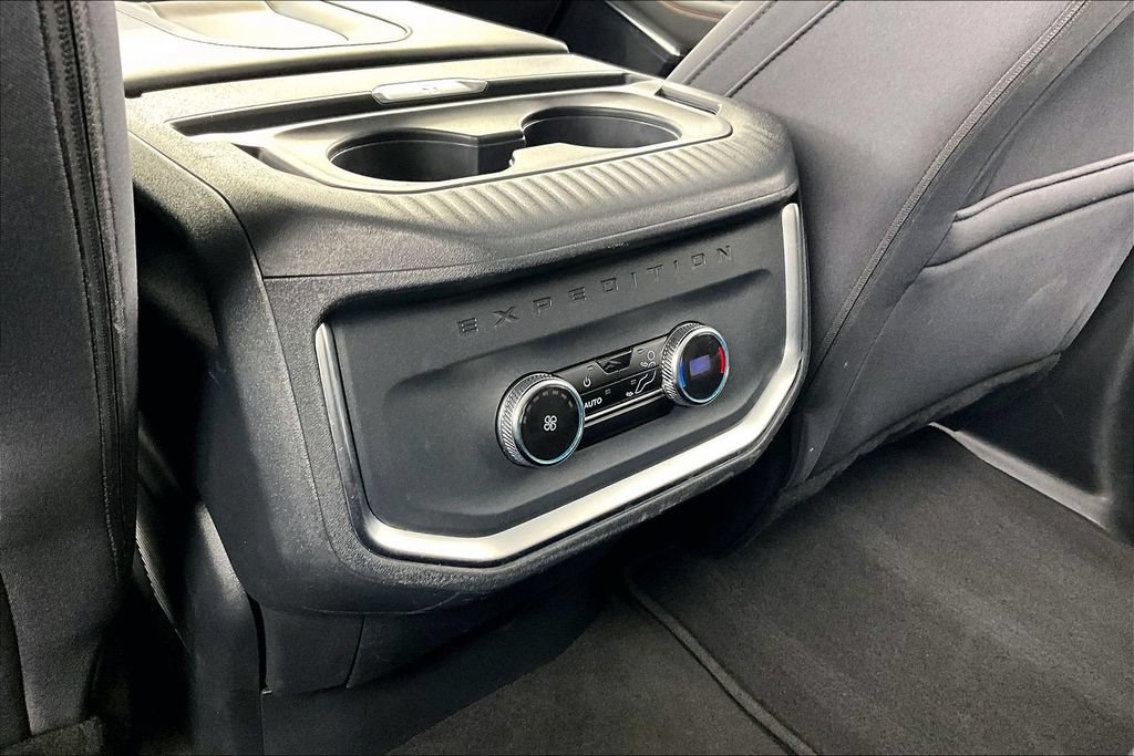 Certified 2025 Ford Expedition Active AWD/4WD image 34