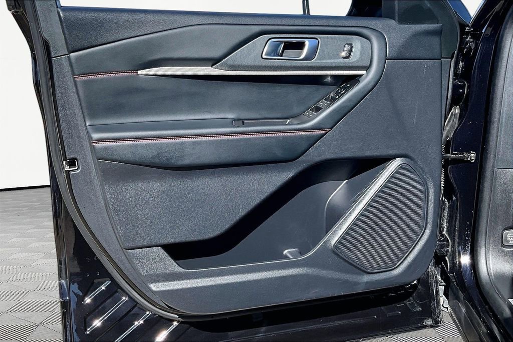 Certified 2025 Ford Explorer ST-Line w/ ST-Line Street Pack image 23