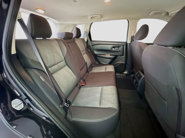 Used 2024 Nissan Rogue SV image 30