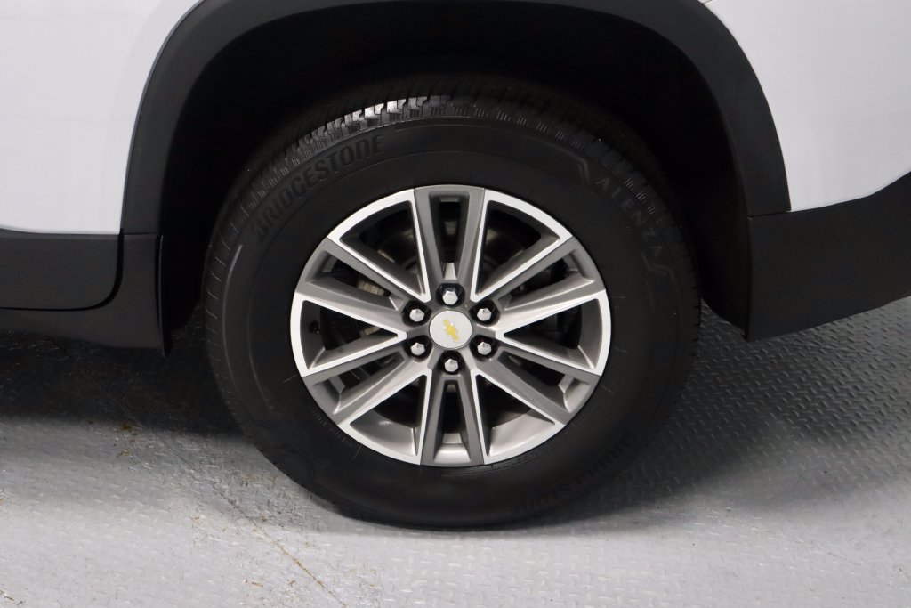 Used 2023 Chevrolet Traverse LT FWD image 19