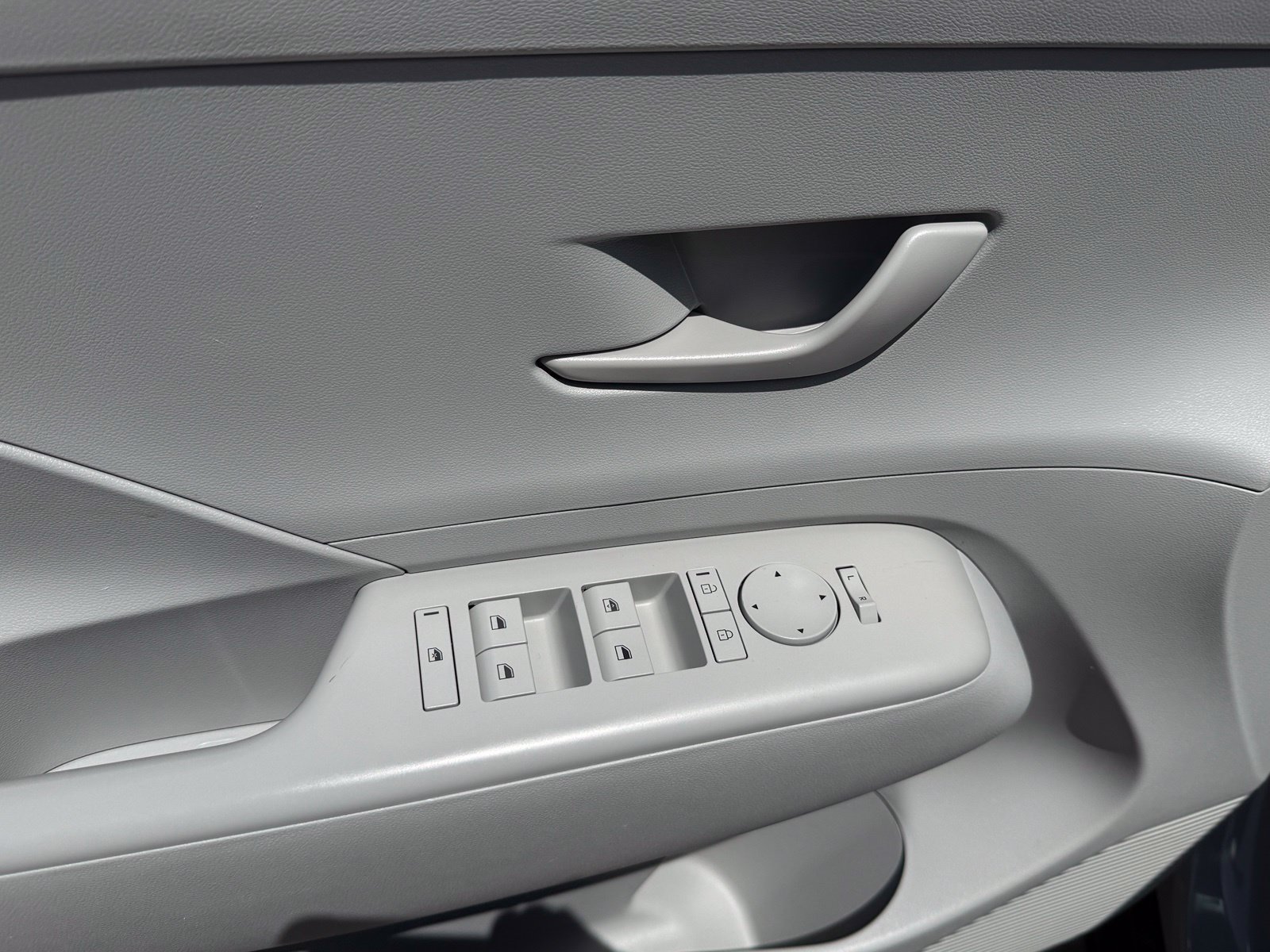 Used 2025 Hyundai Kona SEL FWD image 14