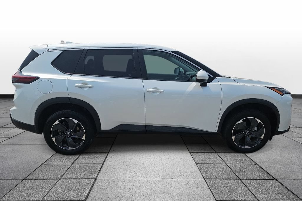 Used 2024 Nissan Rogue SV AWD/4WD image 4