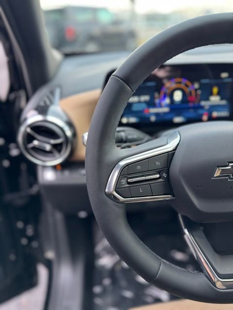 Used 2025 Chevrolet Equinox ACTIV image 17