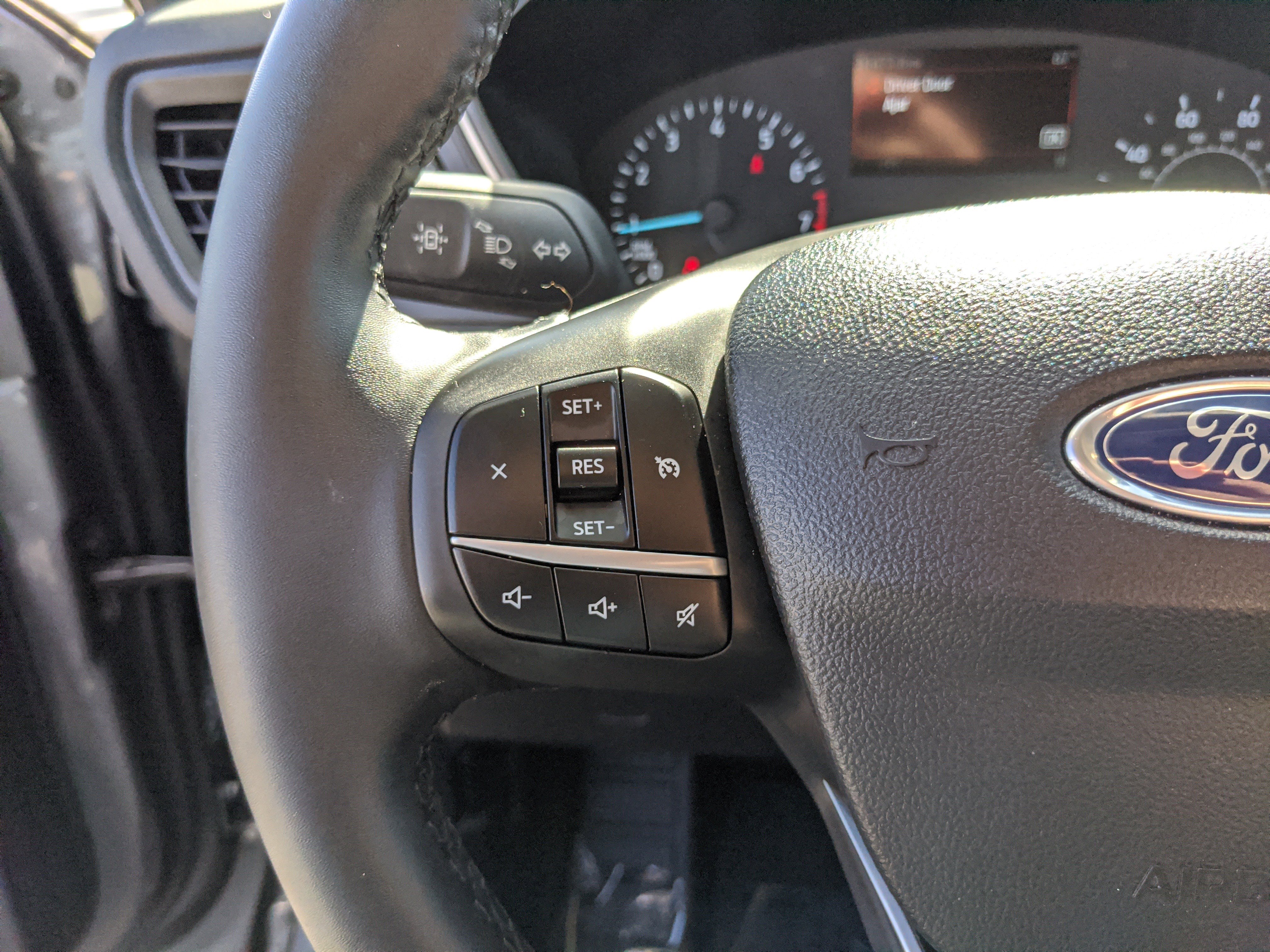 Certified 2022 Ford Escape SE w/ SE Sport Appearance Package image 33