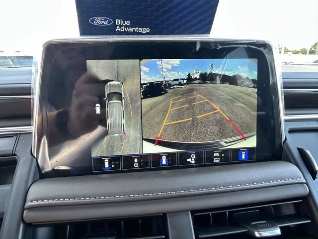 Used 2024 Chevrolet Tahoe Z71 w/ Luxury Package AWD/4WD image 15