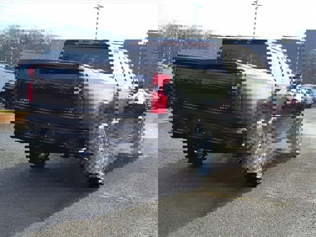 Used 2019 Chevrolet Silverado 1500 Custom w/ Custom Value Package image 5