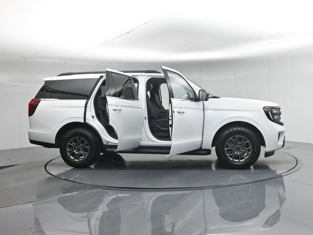 Certified 2025 Ford Expedition Active AWD/4WD image 5
